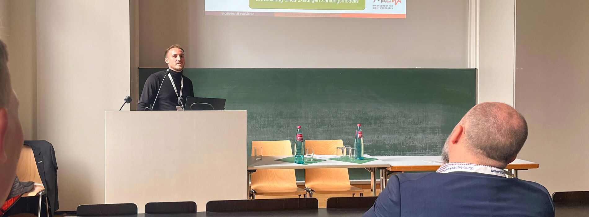 Eike Florian Linke hält einen Vortrag auf der Forstwissenschaftlichen Tagung